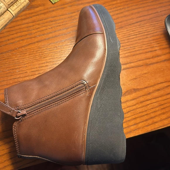 Clarks Mazy Eastham Leather Booties - Picture 8 of 10